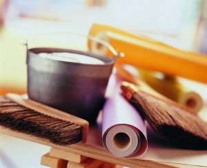 Как клеить обои виниловые на потолок? Как клеить обои виниловые на потолок?